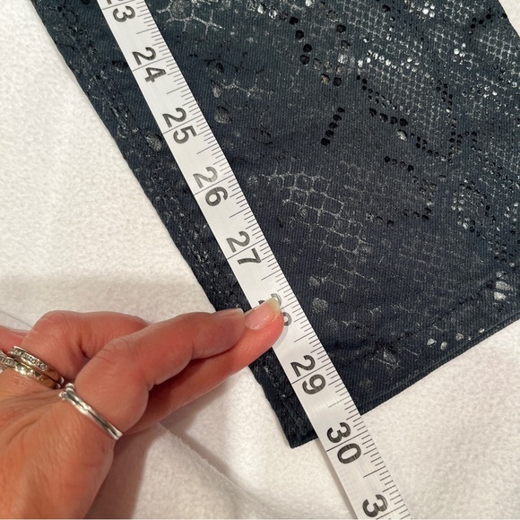 Hallhuber coated Dark Green Snakeskin animal print pants, size IT 38/US 2 or S - Picture 14 of 14